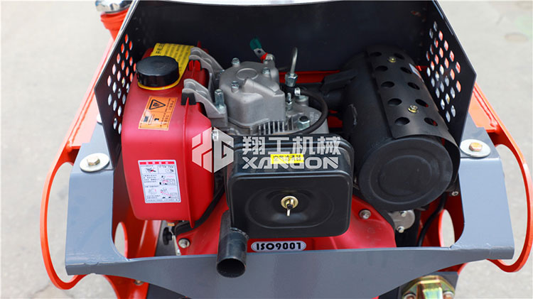 小型挖掘機細節(jié)圖